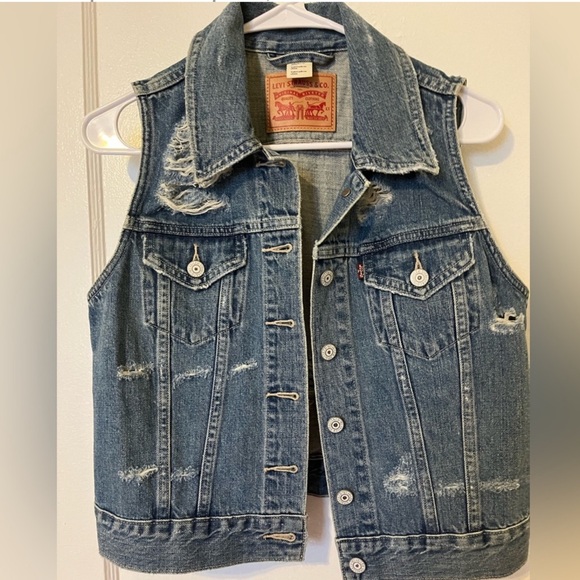 Levi’s Cropped Denim Vest - Picture 1 of 3